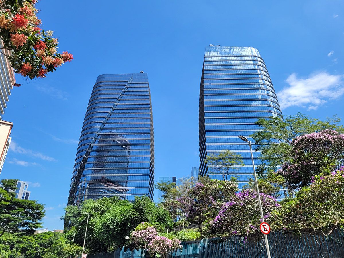 XP Investimentos relança conta global com parceria Wise e Visa